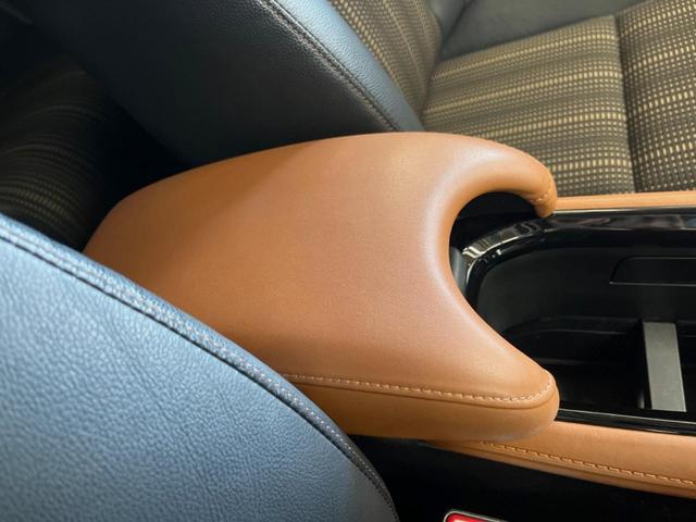 ヴェゼル ハイブリッドＺ・ホンダセンシング　禁煙車　純正ナビ　バックカメラ　レーダークルーズ　ＥＴＣ　シートヒーター　ホンダセンシング　スマートキー　純正革巻きステアリング　純正１７インチアルミ　ＬＥＤヘッドライト　ハーフレザーシート（30枚目）
