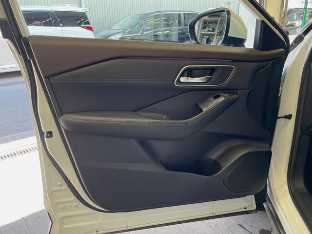 エクストレイル G e-4ORCE 禁煙車 サンルーフ ニッサンコネクト12.3型ディスプレイオーディオ 全周囲カメラ プロパイロット ブラインドスポットモニター シートヒーター 純正革巻きステアリング 純正19インチアルミ(27枚目)