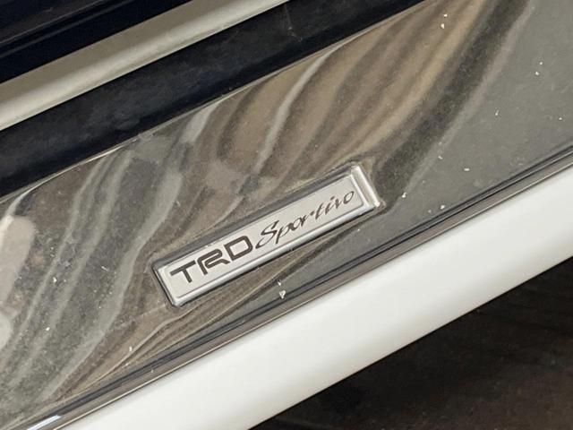 ヴォクシー ZS 煌II TRDエアロ 純正10インチナビ バックカメラ セーフティセンス 両側パワスラ クリアランスソナー フリップダウン LEDヘッド デュアルオートエアコン 16インチアルミ 革巻きステアリング ETC(3枚目)