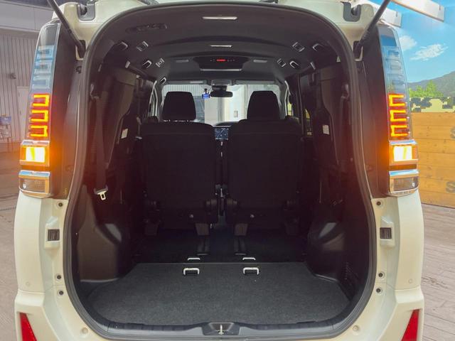 ヴォクシー ZS 煌II TRDエアロ 純正10インチナビ バックカメラ セーフティセンス 両側パワスラ クリアランスソナー フリップダウン LEDヘッド デュアルオートエアコン 16インチアルミ 革巻きステアリング ETC(10枚目)