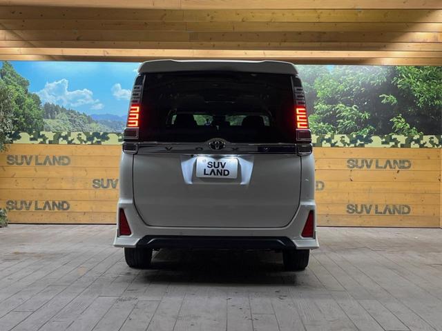 ヴォクシー ZS 煌II TRDエアロ 純正10インチナビ バックカメラ セーフティセンス 両側パワスラ クリアランスソナー フリップダウン LEDヘッド デュアルオートエアコン 16インチアルミ 革巻きステアリング ETC(15枚目)