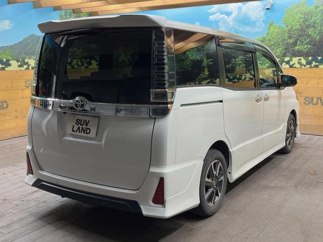 ヴォクシー ZS 煌II TRDエアロ 純正10インチナビ バックカメラ セーフティセンス 両側パワスラ クリアランスソナー フリップダウン LEDヘッド デュアルオートエアコン 16インチアルミ 革巻きステアリング ETC(17枚目)