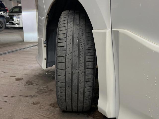 ヴォクシー ZS 煌II TRDエアロ 純正10インチナビ バックカメラ セーフティセンス 両側パワスラ クリアランスソナー フリップダウン LEDヘッド デュアルオートエアコン 16インチアルミ 革巻きステアリング ETC(25枚目)