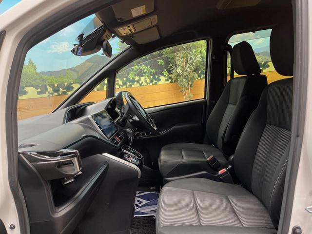 ヴォクシー ZS 煌II TRDエアロ 純正10インチナビ バックカメラ セーフティセンス 両側パワスラ クリアランスソナー フリップダウン LEDヘッド デュアルオートエアコン 16インチアルミ 革巻きステアリング ETC(27枚目)