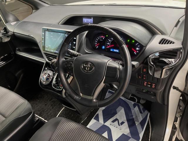 ヴォクシー ZS 煌II TRDエアロ 純正10インチナビ バックカメラ セーフティセンス 両側パワスラ クリアランスソナー フリップダウン LEDヘッド デュアルオートエアコン 16インチアルミ 革巻きステアリング ETC(31枚目)