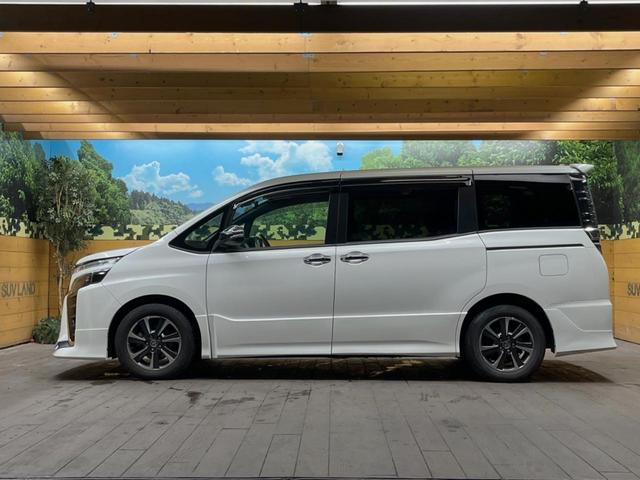 ヴォクシー ZS 煌II TRDエアロ 純正10インチナビ バックカメラ セーフティセンス 両側パワスラ クリアランスソナー フリップダウン LEDヘッド デュアルオートエアコン 16インチアルミ 革巻きステアリング ETC(50枚目)