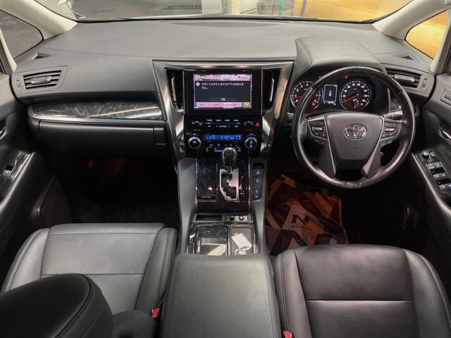 アルファード 2.5S Cパッケージ 禁煙車 純正9型ディスプレイオーディオ バックカメラ 12.8型フリップダウンモニター レーダークルーズコントロール シートベンチレーション 純正ウッドコンビステアリング 純正18インチアルミ(2枚目)