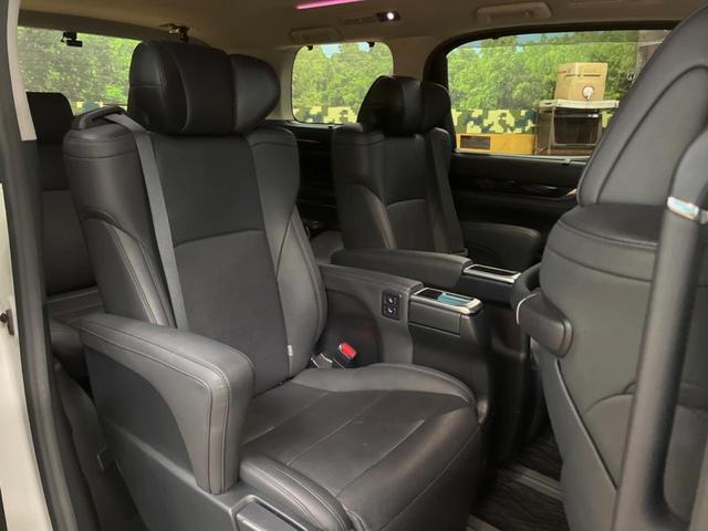 アルファード 2.5S Cパッケージ 禁煙車 純正9型ディスプレイオーディオ バックカメラ 12.8型フリップダウンモニター レーダークルーズコントロール シートベンチレーション 純正ウッドコンビステアリング 純正18インチアルミ(9枚目)