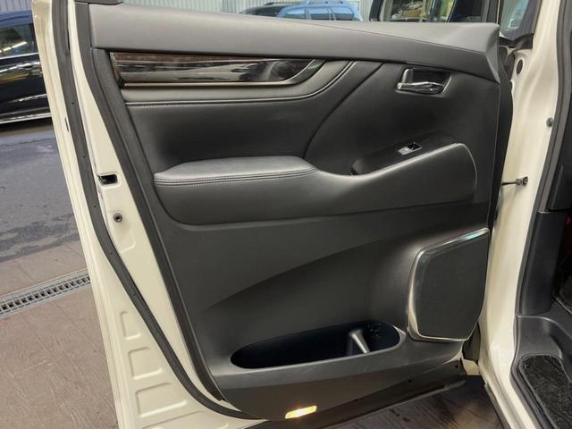 アルファード 2.5S Cパッケージ 禁煙車 純正9型ディスプレイオーディオ バックカメラ 12.8型フリップダウンモニター レーダークルーズコントロール シートベンチレーション 純正ウッドコンビステアリング 純正18インチアルミ(25枚目)