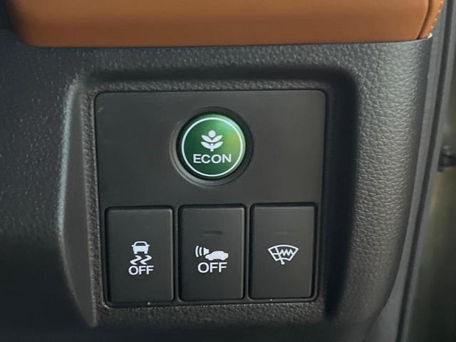 ヴェゼル ハイブリッドZ 純正ナビ バックカメラ クルーズコントロール シートヒーター 横滑り防止機能 スマートキー 純正革巻きステアリング 純正17インチアルミホイール 電動パーキング 左右独立オートエアコン(7枚目)