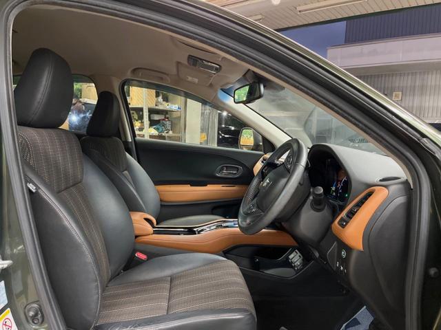 ヴェゼル ハイブリッドZ 純正ナビ バックカメラ クルーズコントロール シートヒーター 横滑り防止機能 スマートキー 純正革巻きステアリング 純正17インチアルミホイール 電動パーキング 左右独立オートエアコン(9枚目)