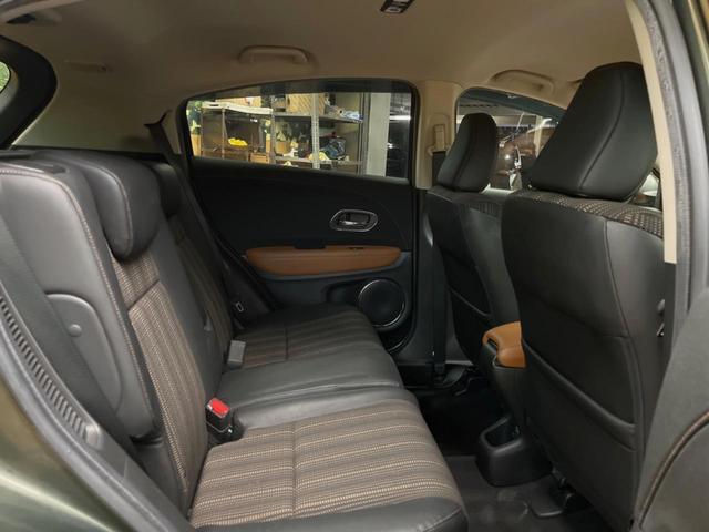 ヴェゼル ハイブリッドZ 純正ナビ バックカメラ クルーズコントロール シートヒーター 横滑り防止機能 スマートキー 純正革巻きステアリング 純正17インチアルミホイール 電動パーキング 左右独立オートエアコン(10枚目)