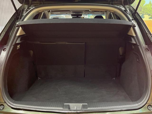 ヴェゼル ハイブリッドZ 純正ナビ バックカメラ クルーズコントロール シートヒーター 横滑り防止機能 スマートキー 純正革巻きステアリング 純正17インチアルミホイール 電動パーキング 左右独立オートエアコン(11枚目)