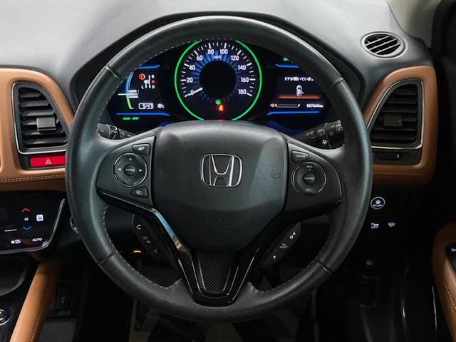 ヴェゼル ハイブリッドZ 純正ナビ バックカメラ クルーズコントロール シートヒーター 横滑り防止機能 スマートキー 純正革巻きステアリング 純正17インチアルミホイール 電動パーキング 左右独立オートエアコン(12枚目)