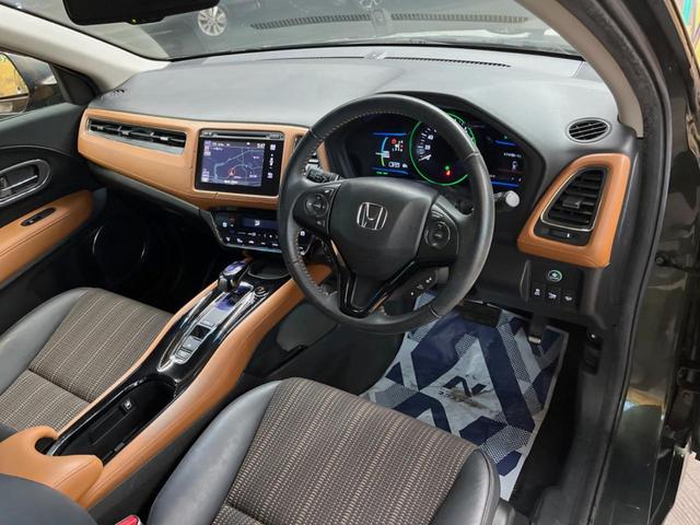 ヴェゼル ハイブリッドZ 純正ナビ バックカメラ クルーズコントロール シートヒーター 横滑り防止機能 スマートキー 純正革巻きステアリング 純正17インチアルミホイール 電動パーキング 左右独立オートエアコン(31枚目)