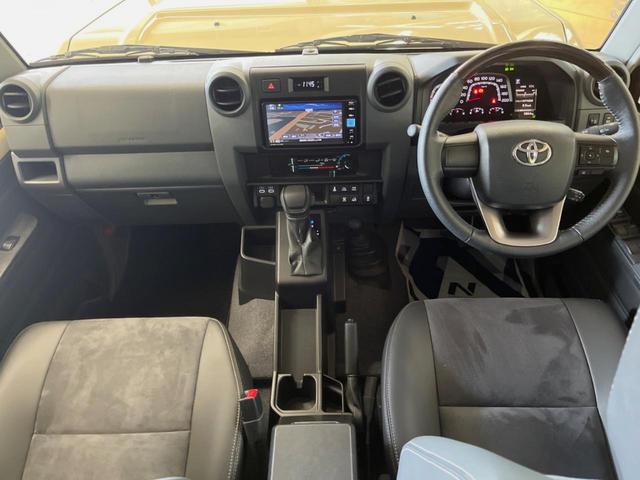 ランドクルーザー70 AX 4WD 純正ナビ 禁煙車 バックカメラ クルーズコントロール セーフティセンス ハーフレザーシート LEDヘッド オートマチックハイビーム ダウンヒルアシスト 純正16インチアルミ 電動デフロック(2枚目)