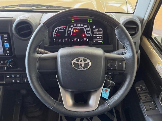 ランドクルーザー70 AX 4WD 純正ナビ 禁煙車 バックカメラ クルーズコントロール セーフティセンス ハーフレザーシート LEDヘッド オートマチックハイビーム ダウンヒルアシスト 純正16インチアルミ 電動デフロック(12枚目)