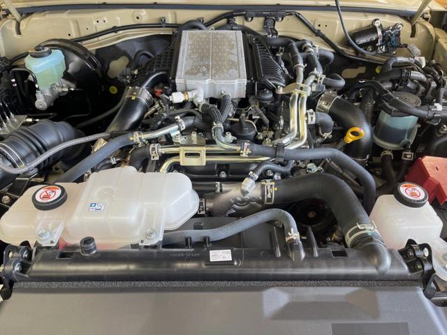 ランドクルーザー70 AX 4WD 純正ナビ 禁煙車 バックカメラ クルーズコントロール セーフティセンス ハーフレザーシート LEDヘッド オートマチックハイビーム ダウンヒルアシスト 純正16インチアルミ 電動デフロック(19枚目)