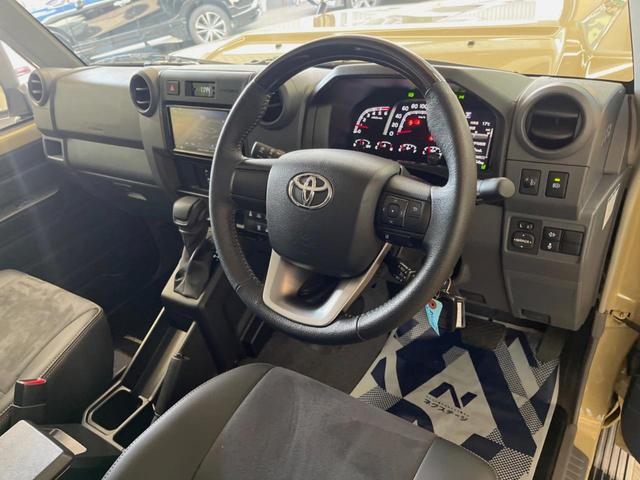 ランドクルーザー70 AX 4WD 純正ナビ 禁煙車 バックカメラ クルーズコントロール セーフティセンス ハーフレザーシート LEDヘッド オートマチックハイビーム ダウンヒルアシスト 純正16インチアルミ 電動デフロック(29枚目)