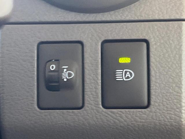 ランドクルーザー70 AX 4WD 純正ナビ 禁煙車 バックカメラ クルーズコントロール セーフティセンス ハーフレザーシート LEDヘッド オートマチックハイビーム ダウンヒルアシスト 純正16インチアルミ 電動デフロック(35枚目)