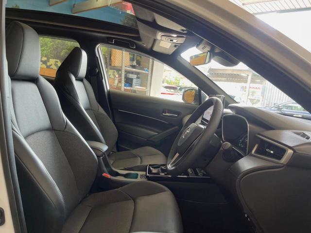 カローラクロス ハイブリッド Z ガラスルーフ 禁煙車 ナビ機能付き純正10.5インチディスプレイオーディオ 全周囲カメラ レーダークルーズ パワーバックドア コーナーセンサー LEDヘッド ブラインドスポットモニター(9枚目)