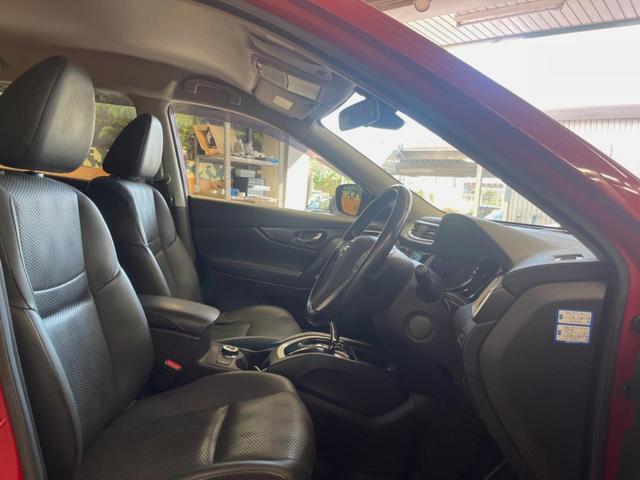 エクストレイル ２０Ｘｔｔ　エマージェンシーブレーキパッケージ　メーカーナビ　全周囲カメラ　エマージェンシーブレーキ　クルーズコントロール　パワーバックドア　４ＷＤ　シートヒーター　ダウンヒルアシスト　ＬＥＤヘッド　禁煙車　デュアルオートエアコン　１８インチアルミ（8枚目）