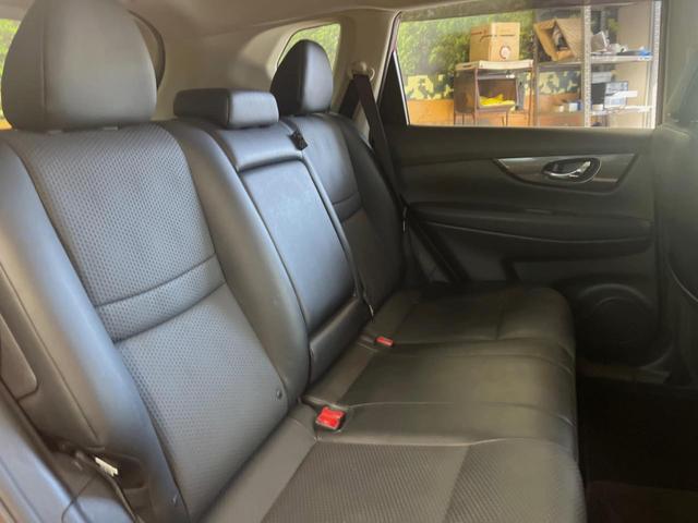 エクストレイル ２０Ｘｔｔ　エマージェンシーブレーキパッケージ　メーカーナビ　全周囲カメラ　エマージェンシーブレーキ　クルーズコントロール　パワーバックドア　４ＷＤ　シートヒーター　ダウンヒルアシスト　ＬＥＤヘッド　禁煙車　デュアルオートエアコン　１８インチアルミ（9枚目）