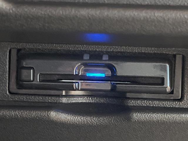 ハイエースバン スーパーGL ダークプライムII ディーゼル 4WD 10インチナビ 全周囲カメラ トヨタセーフティセンス 禁煙車 純正15インチオプションアルミ デジタルインナーミラー ビルトインETC オートハイビーム 純正15インチアルミ(6枚目)