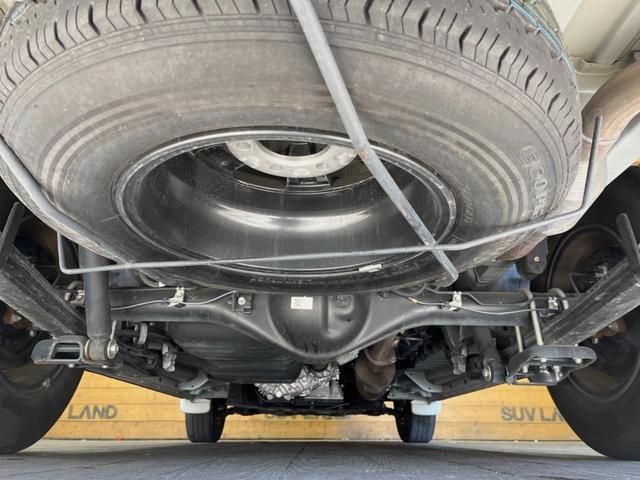 ハイエースバン スーパーGL ダークプライムII ディーゼル 4WD 10インチナビ 全周囲カメラ トヨタセーフティセンス 禁煙車 純正15インチオプションアルミ デジタルインナーミラー ビルトインETC オートハイビーム 純正15インチアルミ(19枚目)