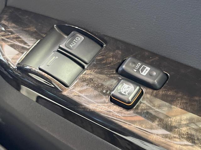 ハイエースバン スーパーGL ダークプライムII ディーゼル 4WD 10インチナビ 全周囲カメラ トヨタセーフティセンス 禁煙車 純正15インチオプションアルミ デジタルインナーミラー ビルトインETC オートハイビーム 純正15インチアルミ(29枚目)