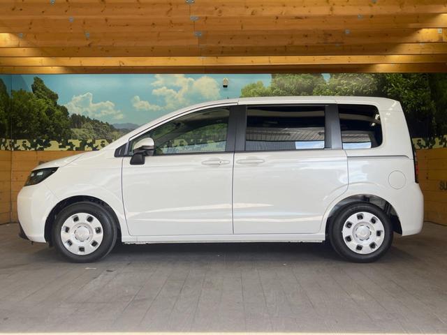 フリード エアー 登録済未使用車 純正ディスプレイオーディオ バックカメラ レーダークルーズ ホンダセンシング 両側電動スライド 車線逸脱警報 クリアランスソナー スマートキー チップアップシート LEDヘッド(42枚目)