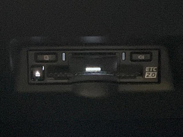 アルファードハイブリッド Ｚ　ムーンルーフ　１４型ディスプレイオーディオ　全周囲カメラ　レーダークルーズ　フリップダウンモニター　デジタルインナーミラー　メモリーシート　シートベンチレーション　パワーバックドア　オットマン　ＥＴＣ（29枚目）