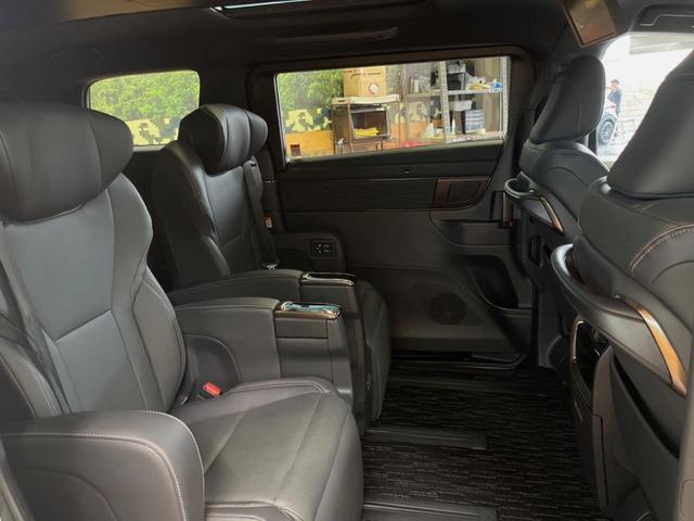 アルファードハイブリッド Ｚ　ムーンルーフ　１４型ディスプレイオーディオ　全周囲カメラ　レーダークルーズ　フリップダウンモニター　デジタルインナーミラー　メモリーシート　シートベンチレーション　パワーバックドア　オットマン　ＥＴＣ（42枚目）