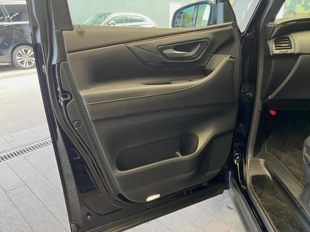 ヴェルファイアハイブリッド Ｚ　プレミア　ガラスルーフ　両側電動ドア　後席モニター　全周囲カメラ　衝突被害軽減システム　１００Ｖ電源　レーダークルーズ　電動リアゲート　レザーシート　前席中列シートエアコン　前席中列パワーシート（24枚目）