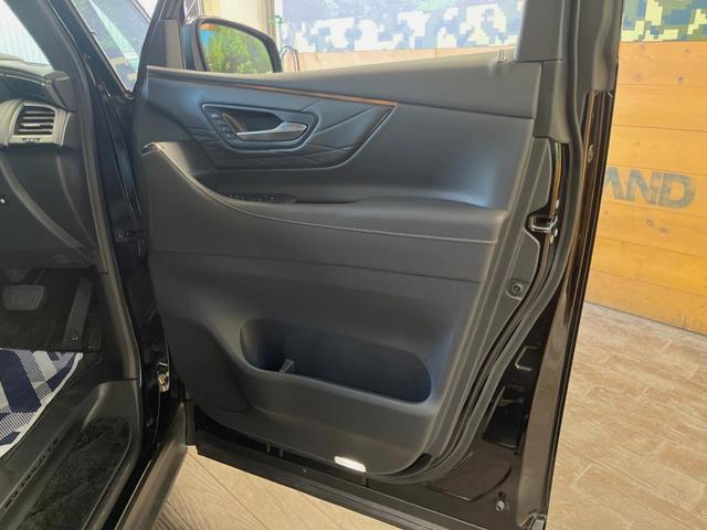 ヴェルファイアハイブリッド Ｚ　プレミア　ガラスルーフ　両側電動ドア　後席モニター　全周囲カメラ　衝突被害軽減システム　１００Ｖ電源　レーダークルーズ　電動リアゲート　レザーシート　前席中列シートエアコン　前席中列パワーシート（33枚目）