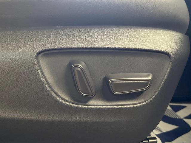 ヴェルファイアハイブリッド Ｚ　プレミア　ガラスルーフ　両側電動ドア　後席モニター　全周囲カメラ　衝突被害軽減システム　１００Ｖ電源　レーダークルーズ　電動リアゲート　レザーシート　前席中列シートエアコン　前席中列パワーシート（38枚目）