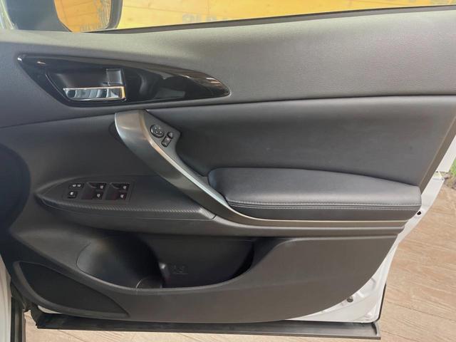 エクリプスクロス ブラックエディション 禁煙車 サンルーフ ディスプレイオーディオ 全周囲カメラ マイパイロット パワーシート パワーバックドア 合皮レザーシート 18インチアルミ オートブレーキホールド シートヒーター Bluetooth(29枚目)