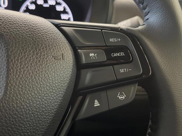 WR-V Z ブラックスタイル 登録済未使用車 純正8インチナビ バックカメラ 衝突被害軽減システム レーダークルーズ コーナーセンサー スマートキー LEDヘッド 車線逸脱警報 オートライト グレード専用純正17インチアルミ(5枚目)