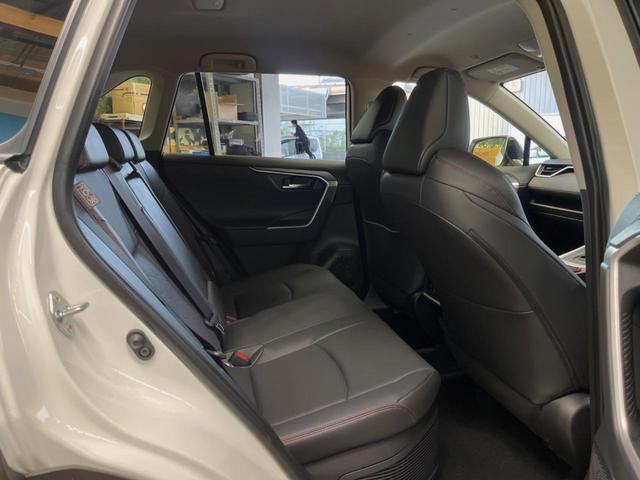 RAV4 ハイブリッドアドベンチャー オフロードパッケージII 登録済未使用車 10.5インチディスプレイオーディオ バックカメラ セーフティセンス レーダークルーズ 前席シートエアコン パワーシート コーナーセンサー ブラインドスポットモニター ルーフレール(9枚目)