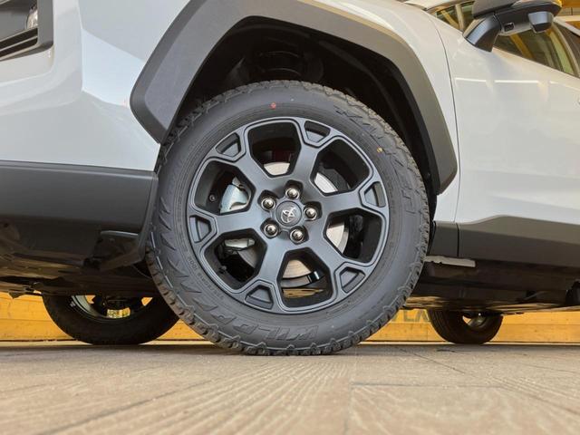 RAV4 ハイブリッドアドベンチャー オフロードパッケージII 登録済未使用車 10.5インチディスプレイオーディオ バックカメラ セーフティセンス レーダークルーズ 前席シートエアコン パワーシート コーナーセンサー ブラインドスポットモニター ルーフレール(13枚目)