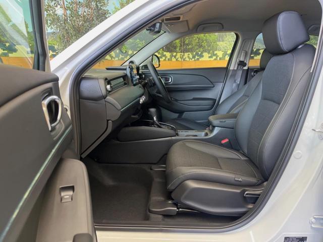 ヴェゼル e:HEV Z 登録済未使用車 ホンダコネクトディスプレイ 全周囲カメラ ホンダセンシング レーダークルーズ ハンズフリーパワーバックドア ブラインドスポットモニター シーケンシャルターンランプ シートヒーター(25枚目)