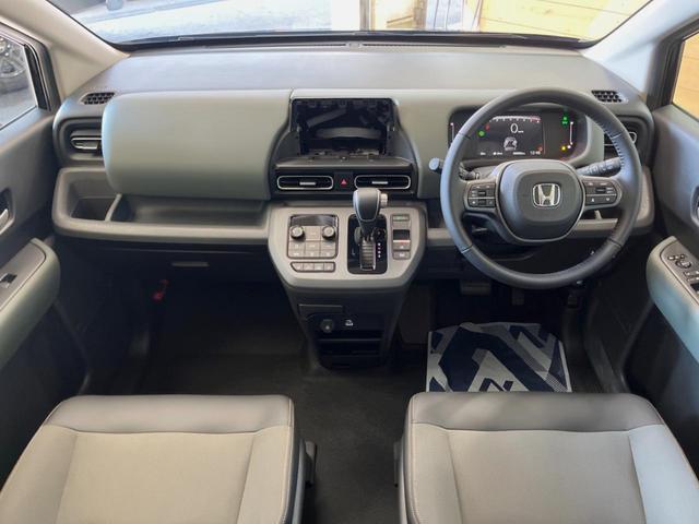 フリード クロスター　登録済未使用　レーダークルーズコントロール　両側電動スライドドア　ホンダセンシング　シートヒーター　　スマートキー　革巻きステアリング　１５インチ純正アルミ　ルーフレール　ＬＥＤヘッドライト（2枚目）