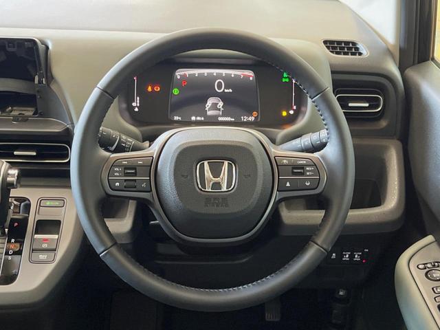 フリード クロスター　登録済未使用　レーダークルーズコントロール　両側電動スライドドア　ホンダセンシング　シートヒーター　　スマートキー　革巻きステアリング　１５インチ純正アルミ　ルーフレール　ＬＥＤヘッドライト（11枚目）