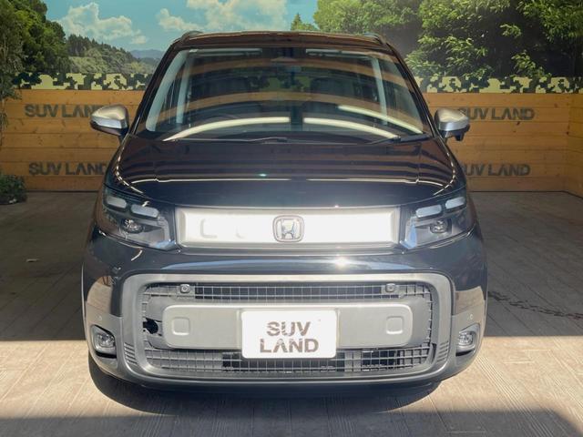 フリード クロスター　登録済未使用　レーダークルーズコントロール　両側電動スライドドア　ホンダセンシング　シートヒーター　　スマートキー　革巻きステアリング　１５インチ純正アルミ　ルーフレール　ＬＥＤヘッドライト（14枚目）