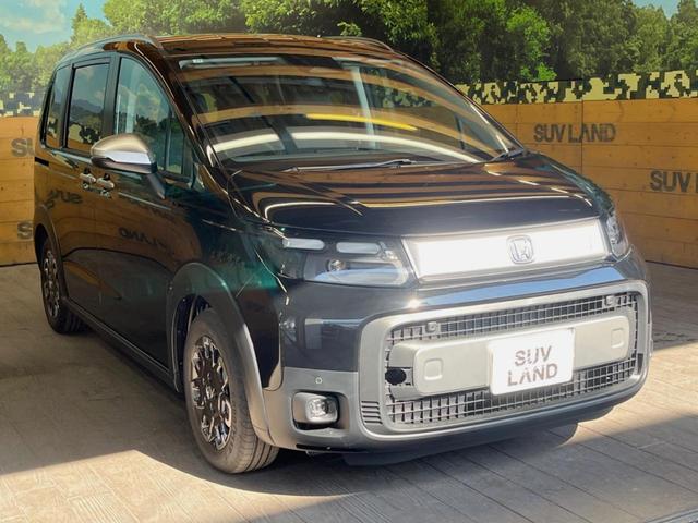 フリード クロスター　登録済未使用　レーダークルーズコントロール　両側電動スライドドア　ホンダセンシング　シートヒーター　　スマートキー　革巻きステアリング　１５インチ純正アルミ　ルーフレール　ＬＥＤヘッドライト（16枚目）