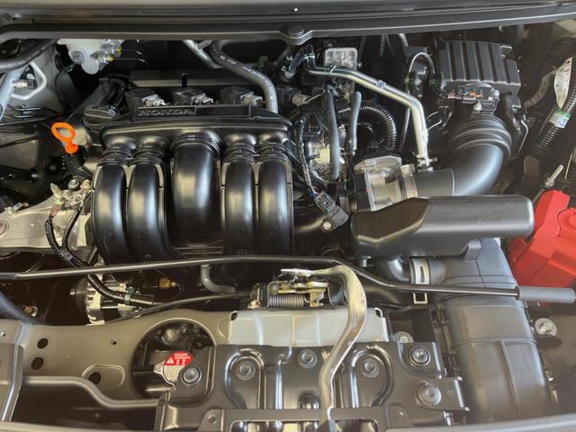 フリード クロスター　登録済未使用　レーダークルーズコントロール　両側電動スライドドア　ホンダセンシング　シートヒーター　　スマートキー　革巻きステアリング　１５インチ純正アルミ　ルーフレール　ＬＥＤヘッドライト（18枚目）