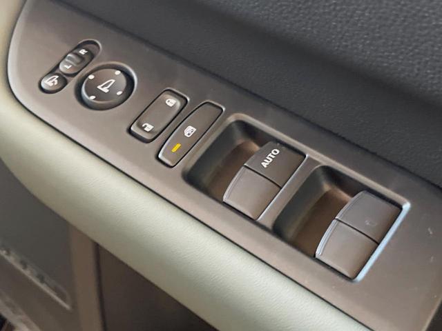 フリード クロスター　登録済未使用　レーダークルーズコントロール　両側電動スライドドア　ホンダセンシング　シートヒーター　　スマートキー　革巻きステアリング　１５インチ純正アルミ　ルーフレール　ＬＥＤヘッドライト（30枚目）