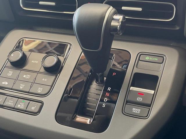 フリード クロスター　登録済未使用　レーダークルーズコントロール　両側電動スライドドア　ホンダセンシング　シートヒーター　　スマートキー　革巻きステアリング　１５インチ純正アルミ　ルーフレール　ＬＥＤヘッドライト（42枚目）