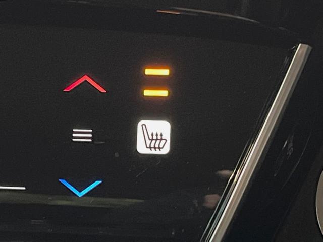 ヴェゼル ハイブリッドＺ・ホンダセンシング　禁煙車　純正ＳＤナビ　バックカメラ　ホンダセンシング　レーダークルーズコントロール　シートヒーター　ハーフレザーシート　トノボード　純正革巻きステアリング　１７インチ純正アルミ　デュアルオートエアコン（7枚目）