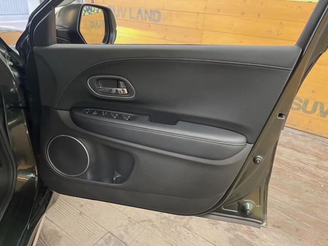 ヴェゼル ハイブリッドＺ・ホンダセンシング　禁煙車　純正ＳＤナビ　バックカメラ　ホンダセンシング　レーダークルーズコントロール　シートヒーター　ハーフレザーシート　トノボード　純正革巻きステアリング　１７インチ純正アルミ　デュアルオートエアコン（22枚目）